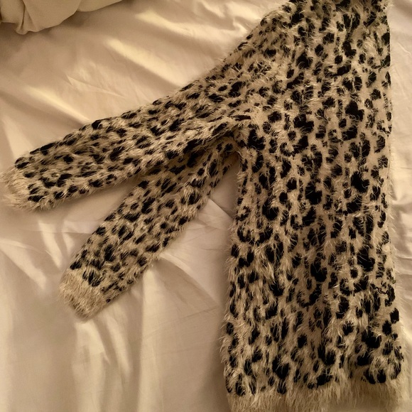 Leopard Print Fuzzy Sweater - Picture 3 of 3